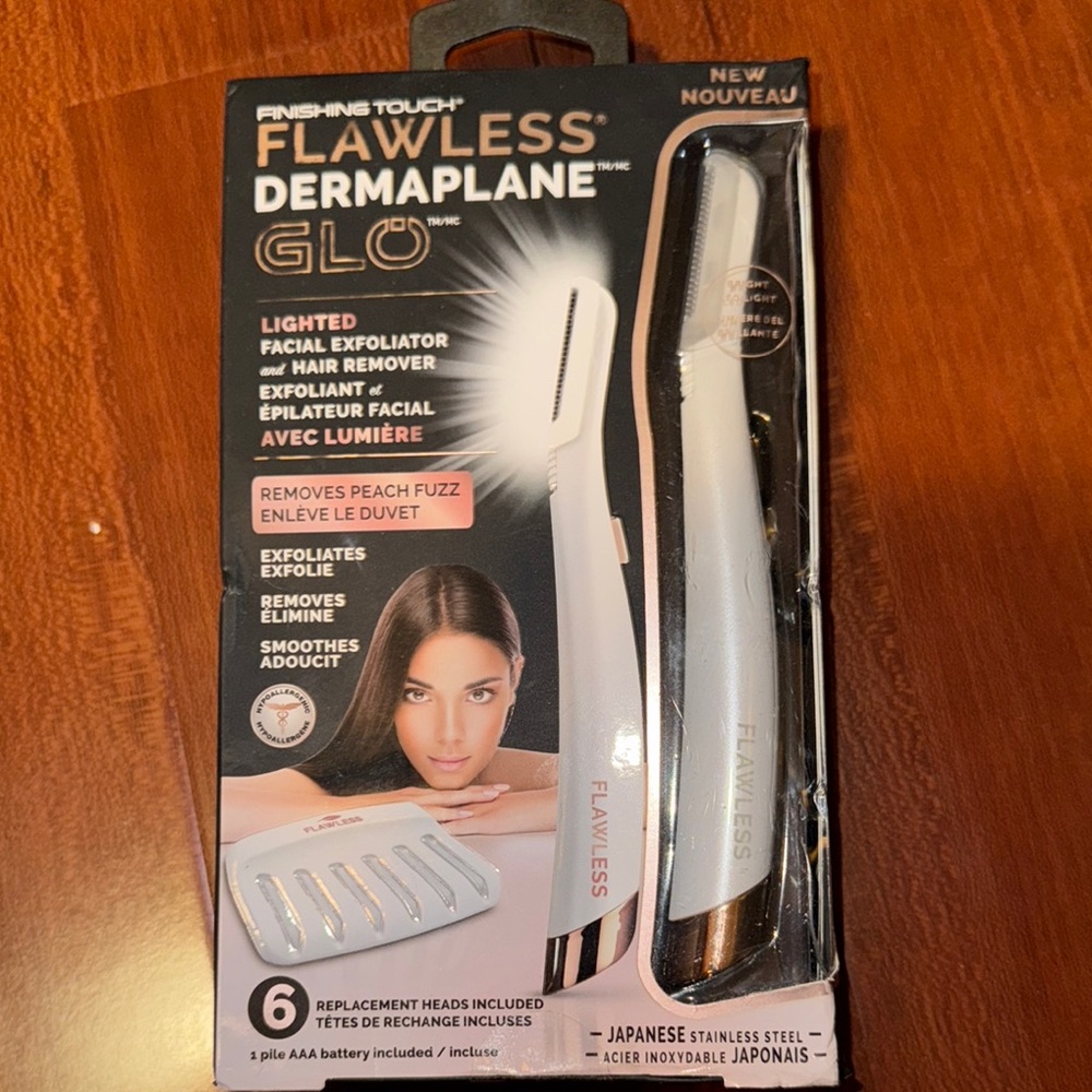 Finishing Touch Flawless Dermaplane Glo - White